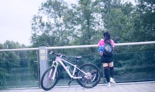 自行车女孩
